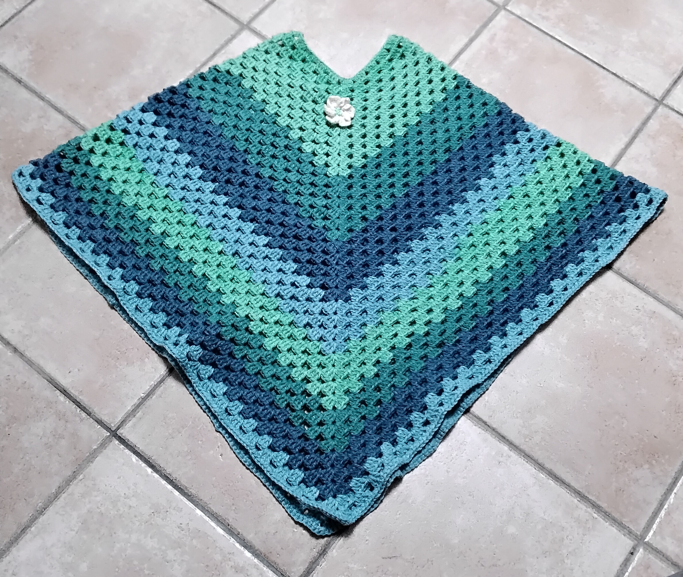 Poncho fait au crochet