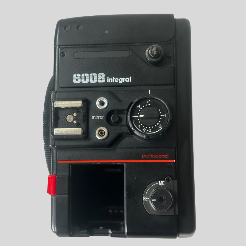 Rolleiflex 6008 Integral Medium Format Camera – Precision and Power Redefined