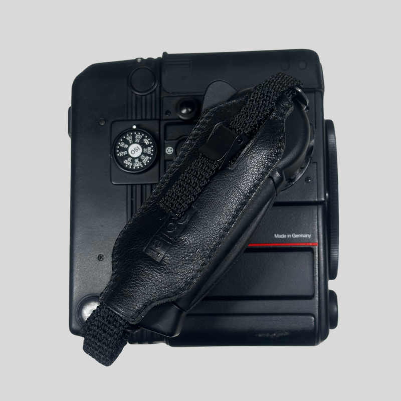 Rolleiflex 6008 Professional Medium Format Camera – The Benchmark for Analog Excellence with magazine 6x6/120, front cover amd action grip