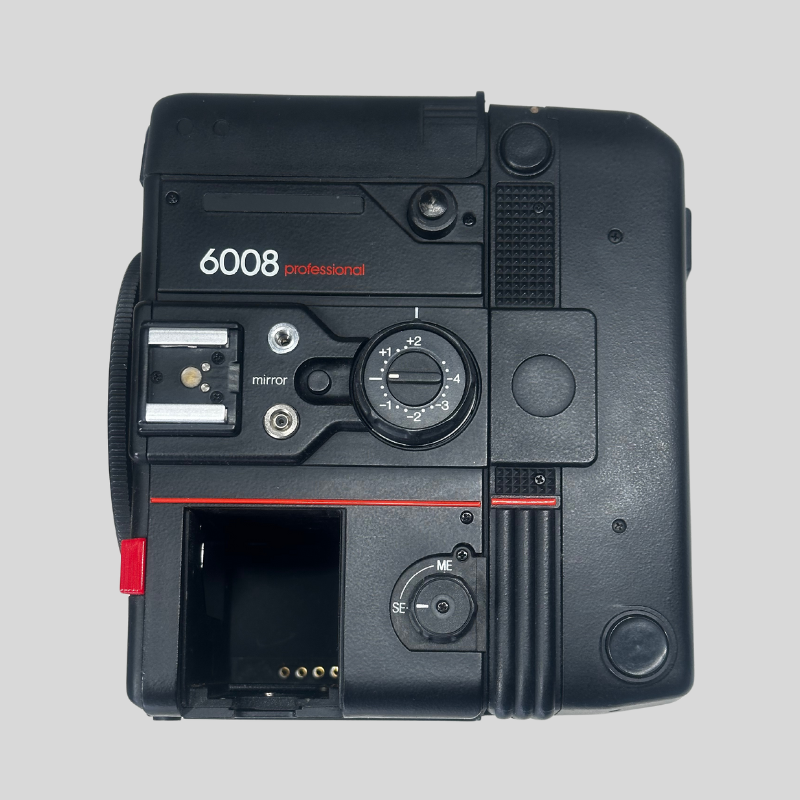 Rolleiflex 6008 Professional Medium Format Camera – The Benchmark for Analog Excellence with magazine 6x6/120, front cover amd action grip