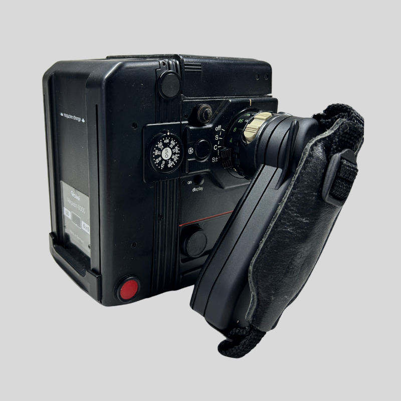 Rolleiflex 6008 Professional Medium Format Camera – The Benchmark for Analog Excellence with magazine 6x6/120 and waislevel finder