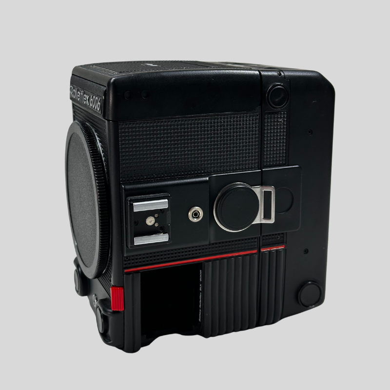 Rolleiflex 6006 Medium Format Camera – A Classic for Creative Professionals with magazine 6x6/120, front cover, waist level finder
