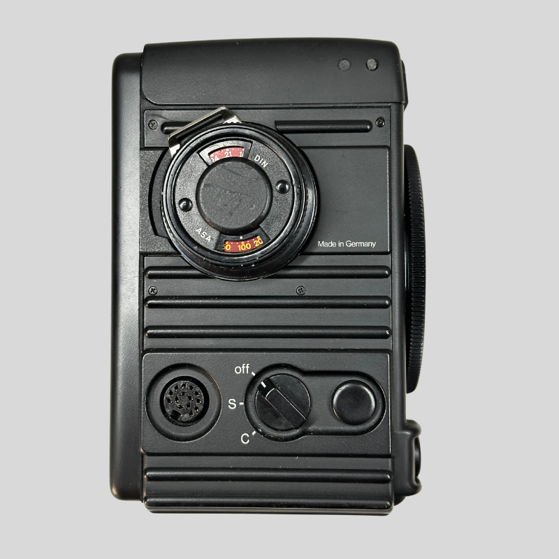 Rolleiflex 6002 Medium Format Camera – A Gateway to Professional Analog Photography with front + back cover, waist level finder