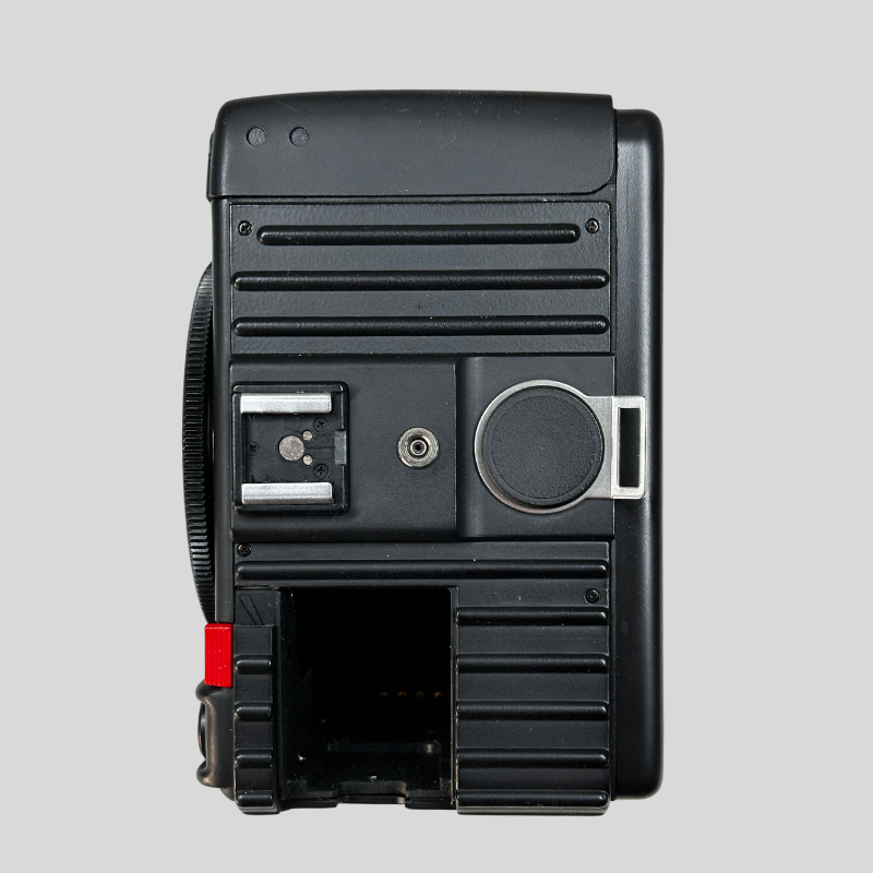 Rolleiflex 6002 Medium Format Camera – A Gateway to Professional Analog Photography with front + back cover, waist level finder