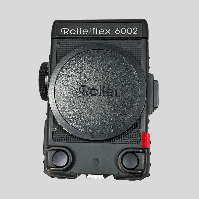 Rolleiflex 6002 Medium Format Camera – A Gateway to Professional Analog Photography with front + back cover, waist level finder