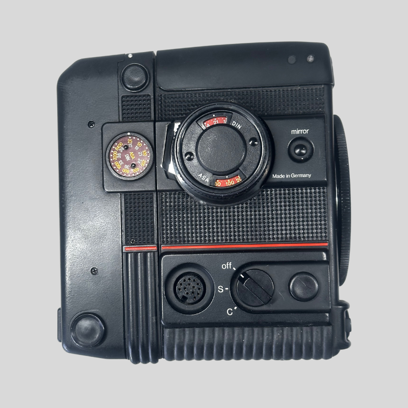 Rolleiflex 6006mod2 with film magazine 6x6/120 front cover and waist level finder