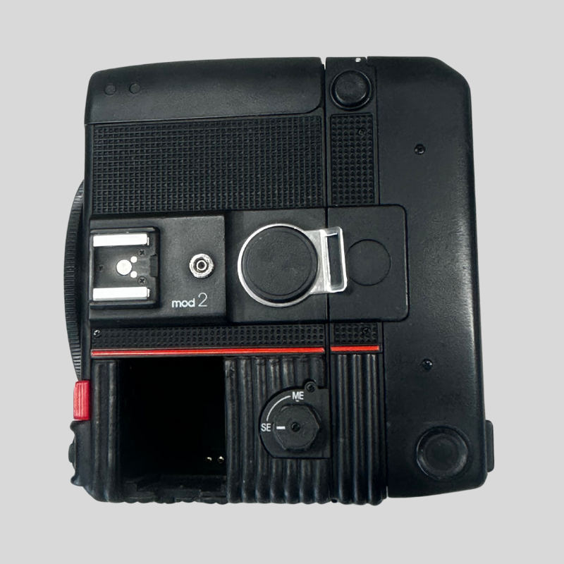 Rolleiflex 6006mod2 with film magazine 6x6/120 front cover and waist level finder