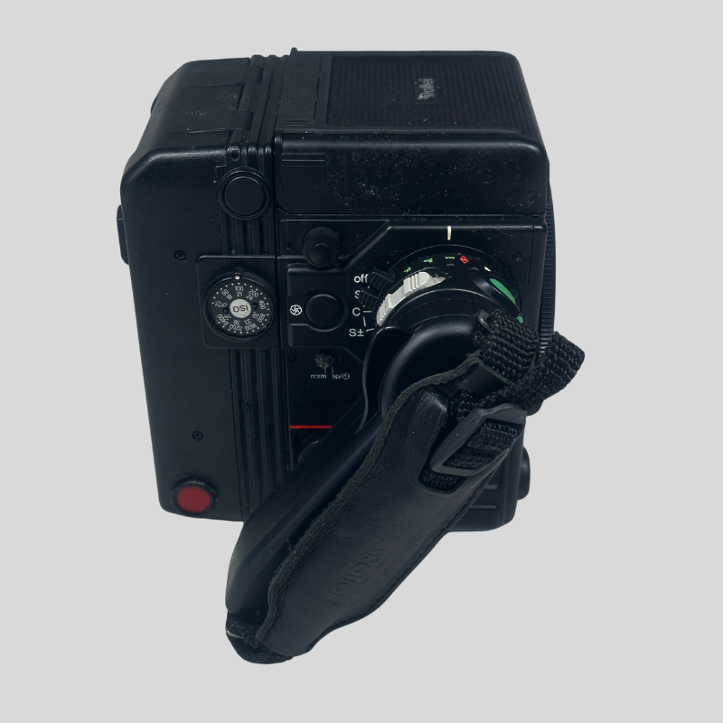 Rolleiflex 6008 Integral-Professional, serial-nr. = 102270075, Film-magazine 6x6/120, hand grip, front cover, Rollei carrying strap