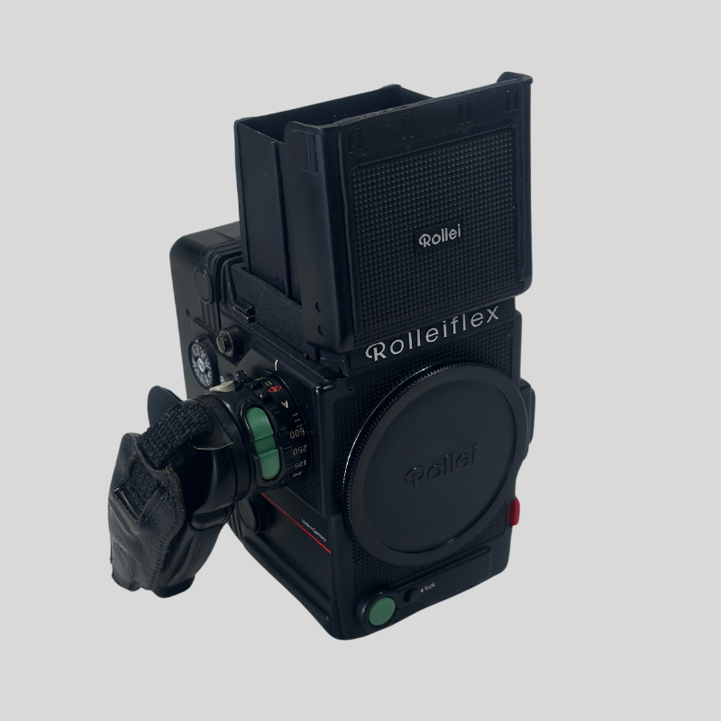 Rolleiflex 6008 Integral Professional, serial-nr.: 102270075 with film magazine 6x6/120, hand grip, waist level finder and front cover