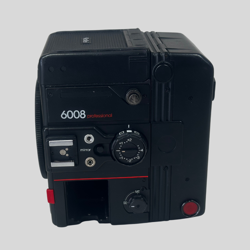 Rolleiflex 6008 Integral Professional, serial-nr.: 102270075 with film magazine 6x6/120, hand grip, waist level finder and front cover