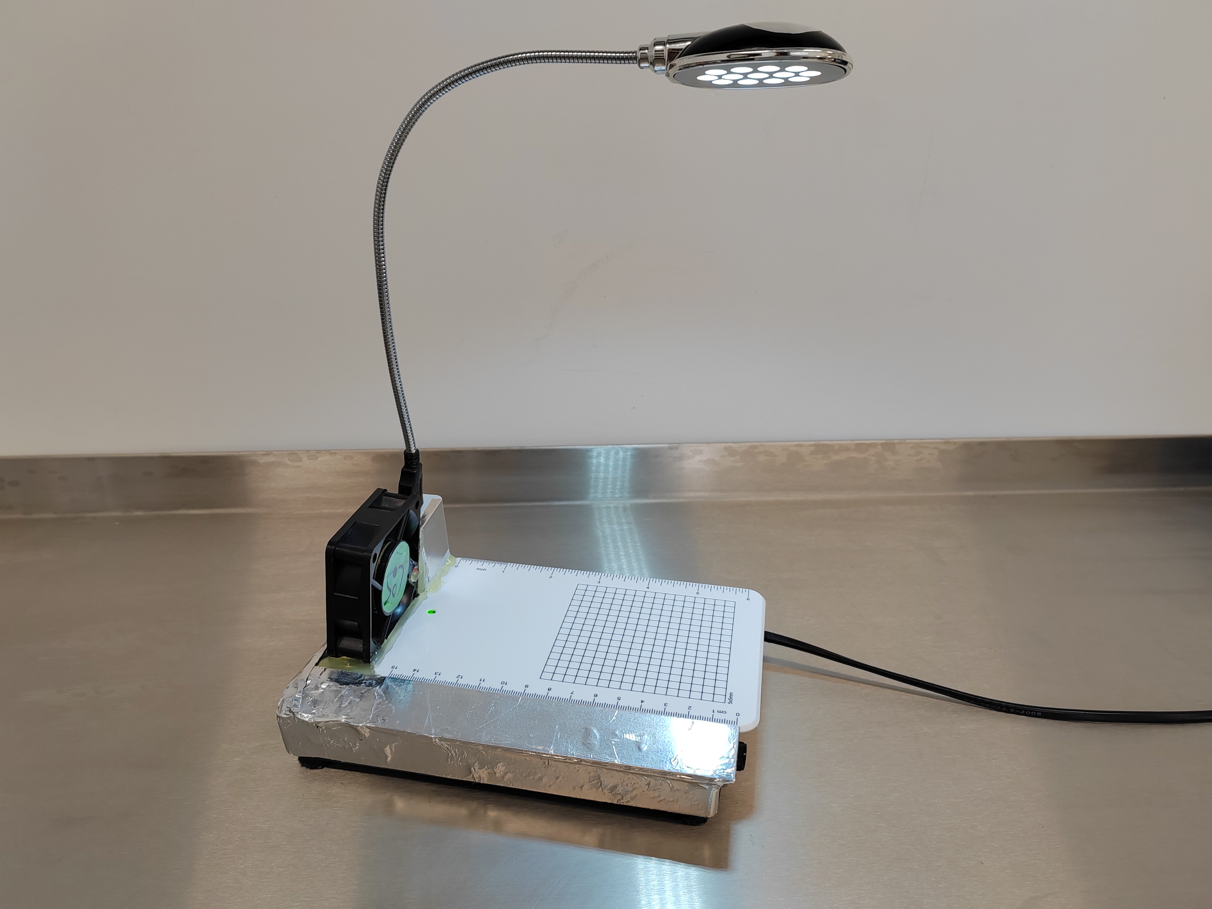 Rzeźba ,,Mini-stoliko lampko-wiatraczek"