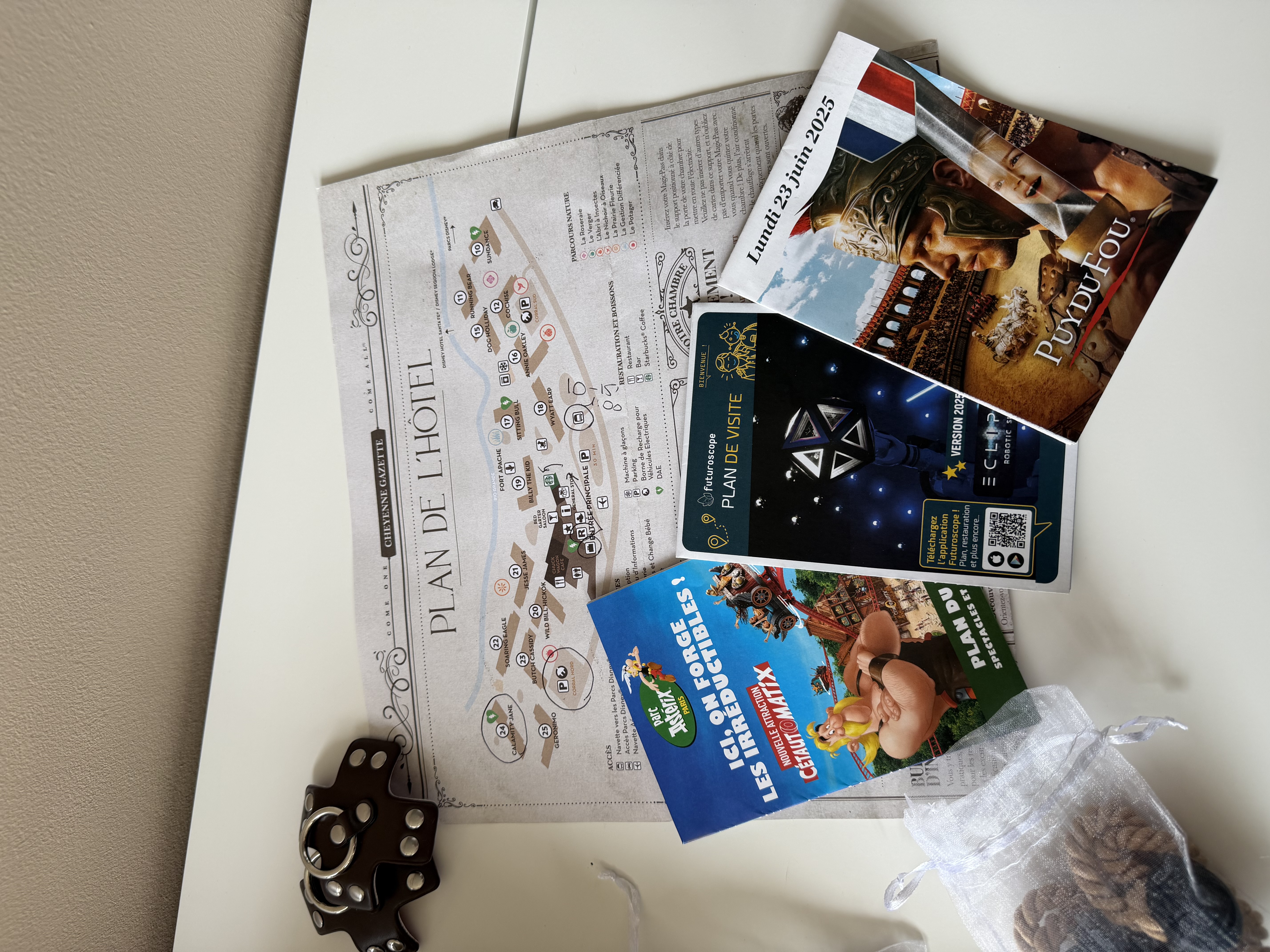 VIP souvenirs box du Vlog 04 🧳 - Édition unique 