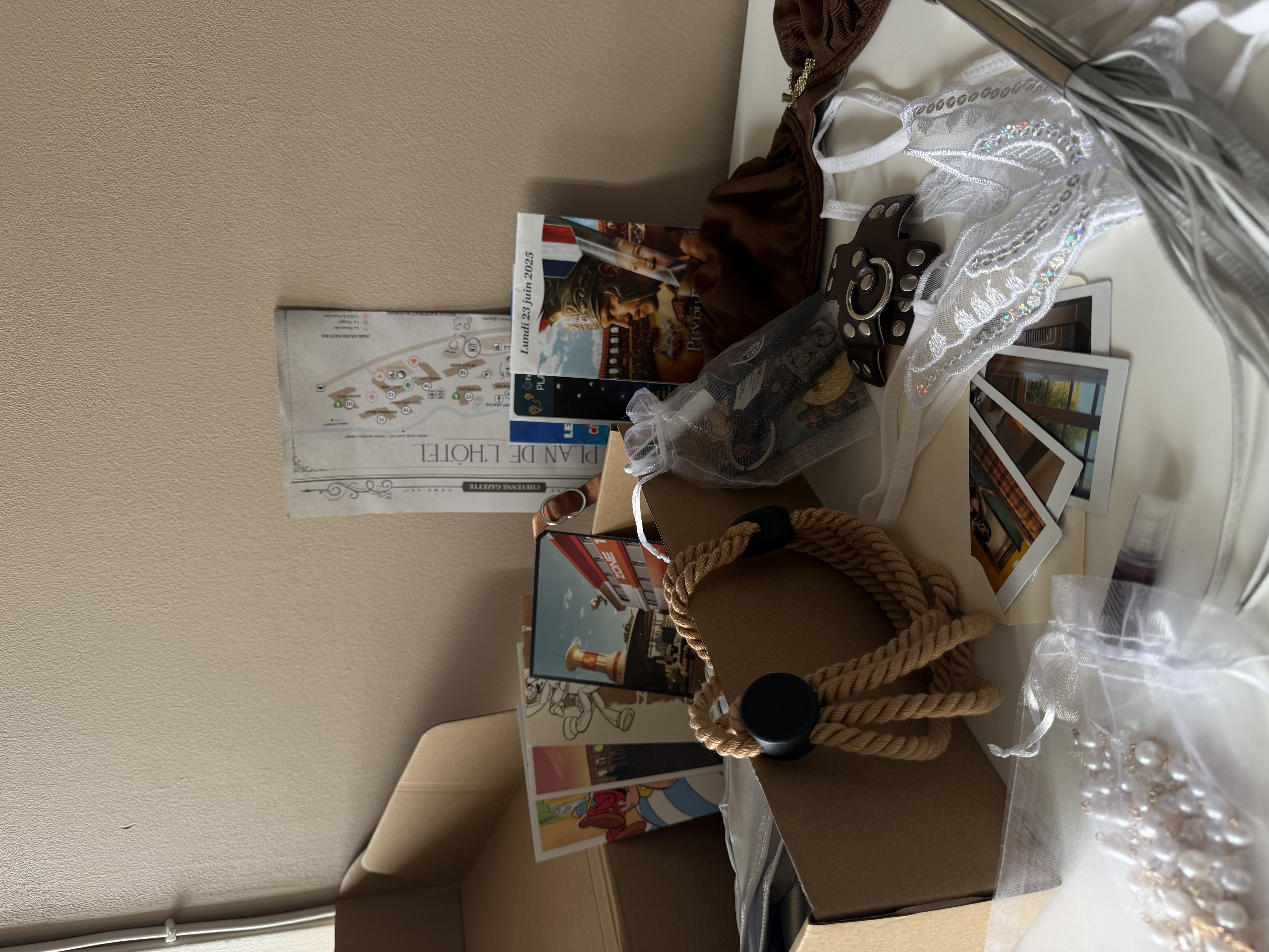 VIP souvenirs box du Vlog 04 🧳 - Édition unique