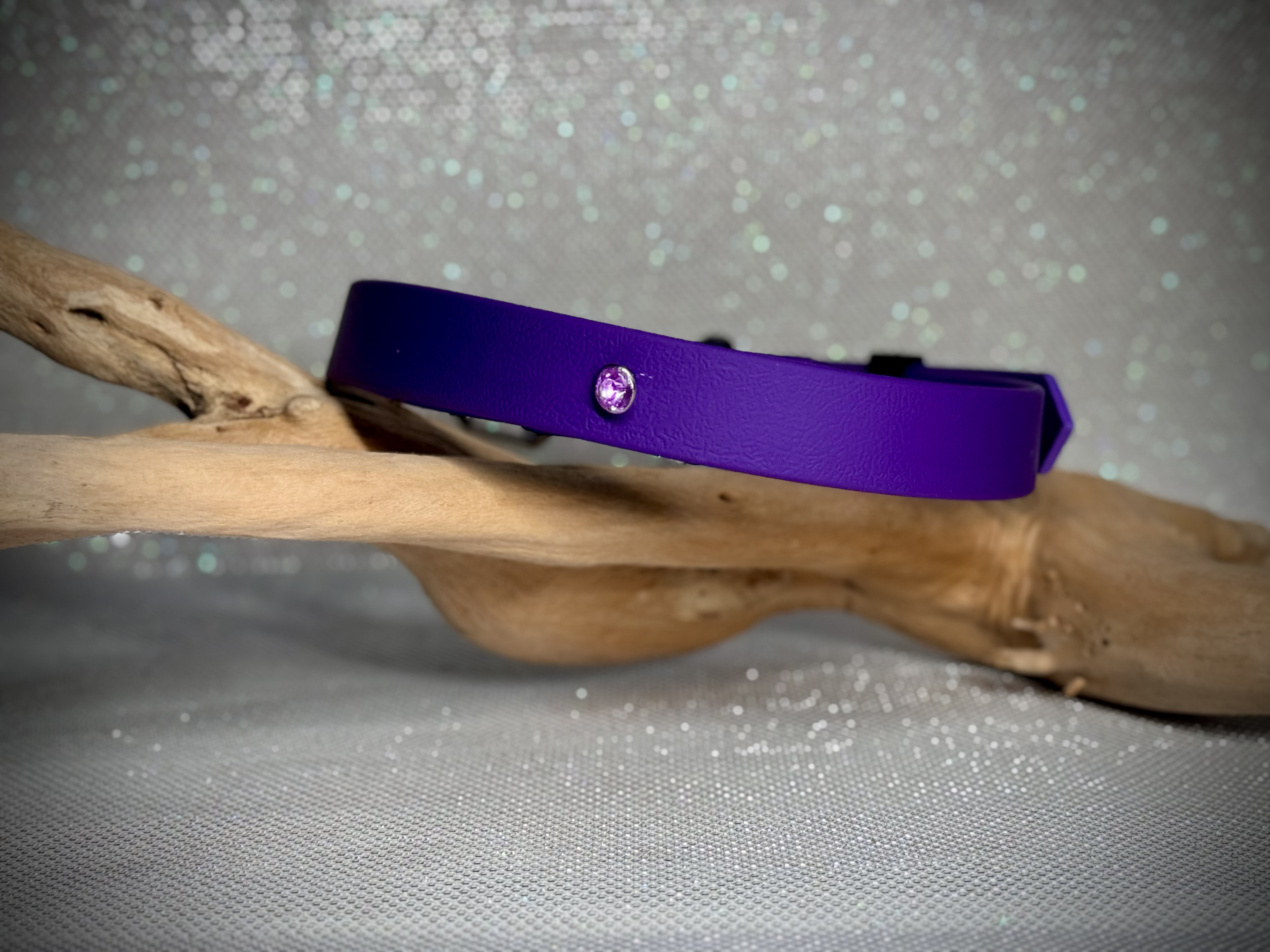 Collier violet et strass