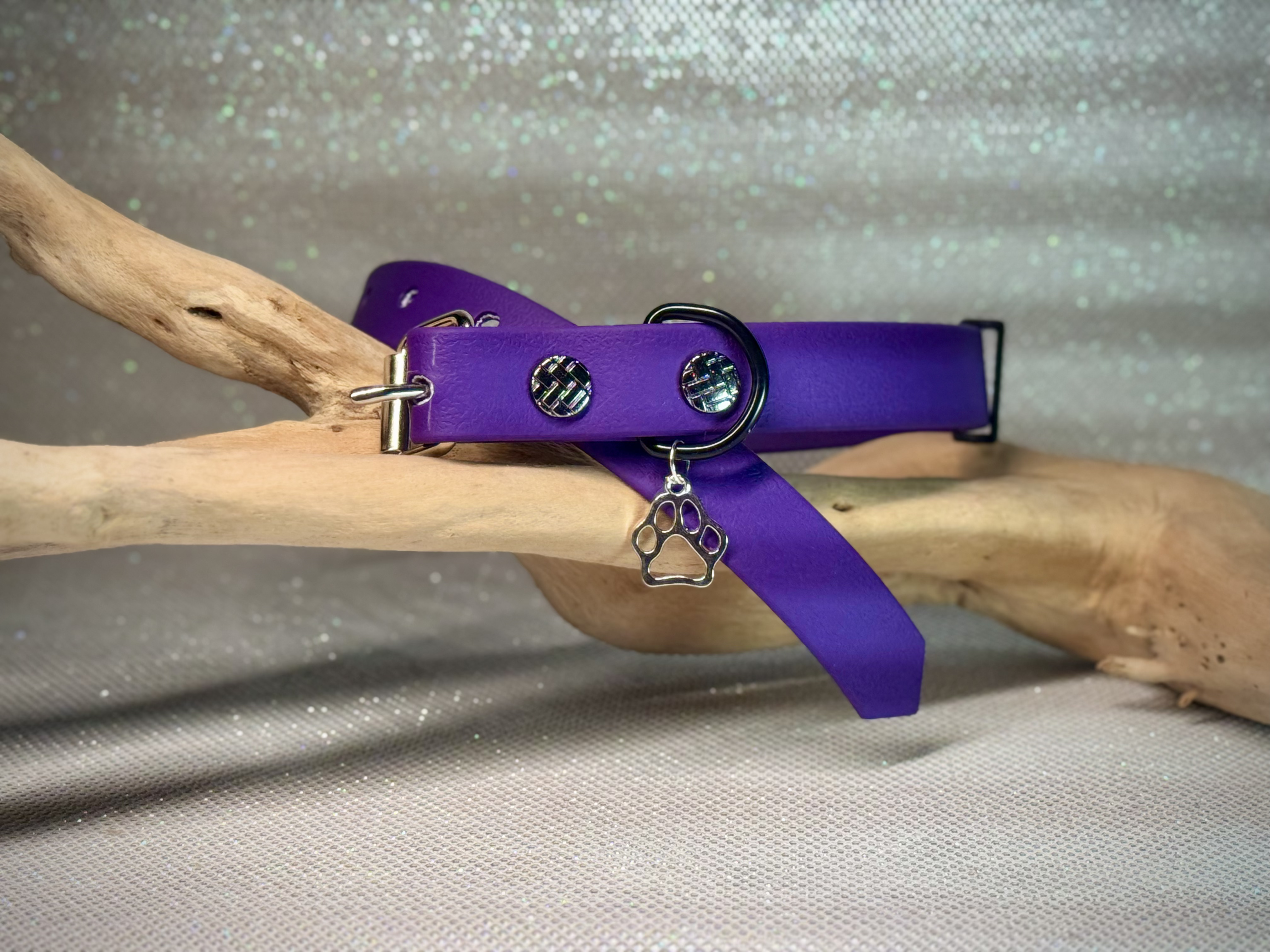 Collier violet et strass