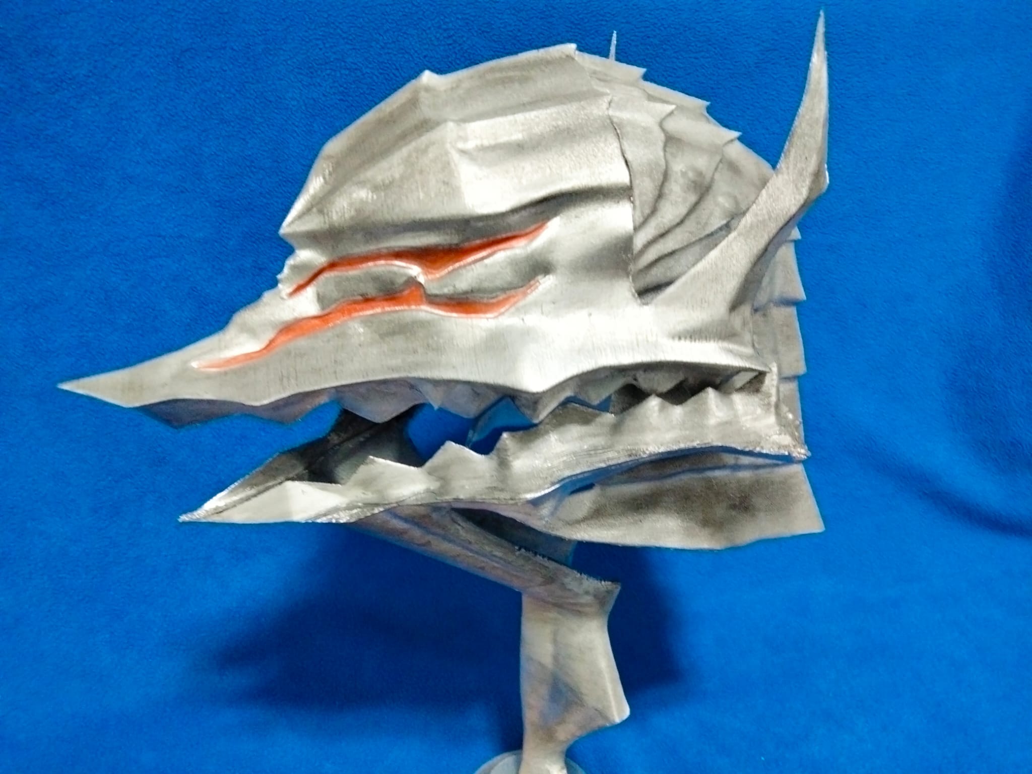 Escultura casco Berserk