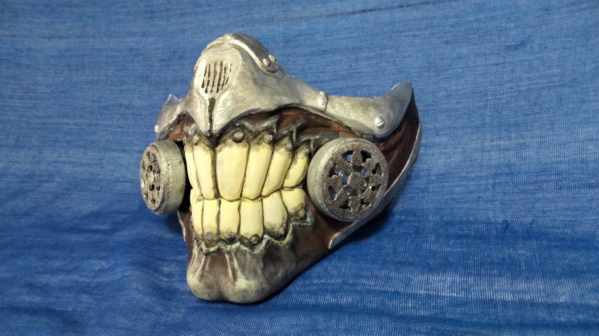 Inmortan Joe Mad Max mascara a todo detalle