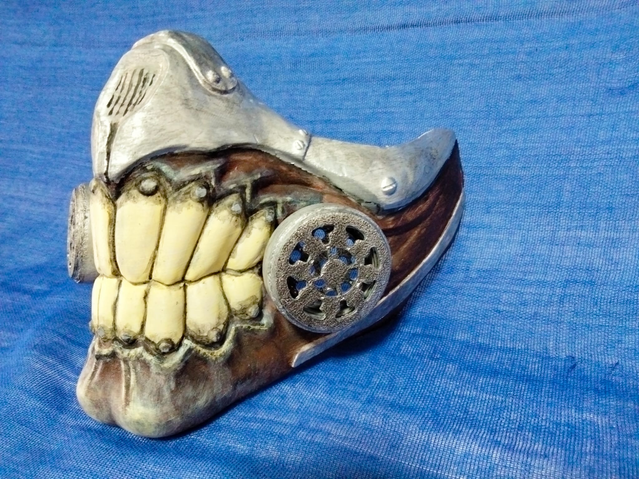 Inmortan Joe Mad Max mascara a todo detalle