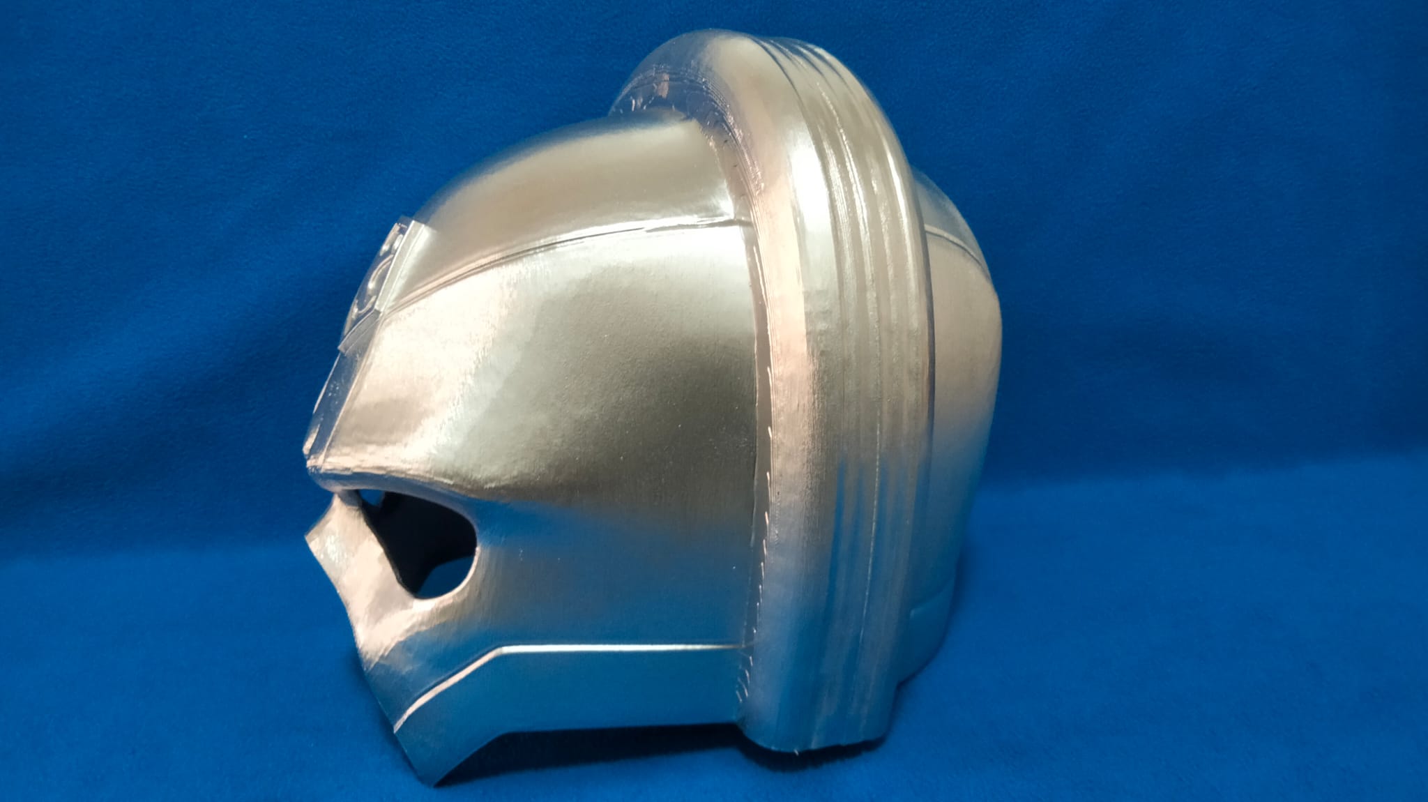 Peacemaker casco replica realista