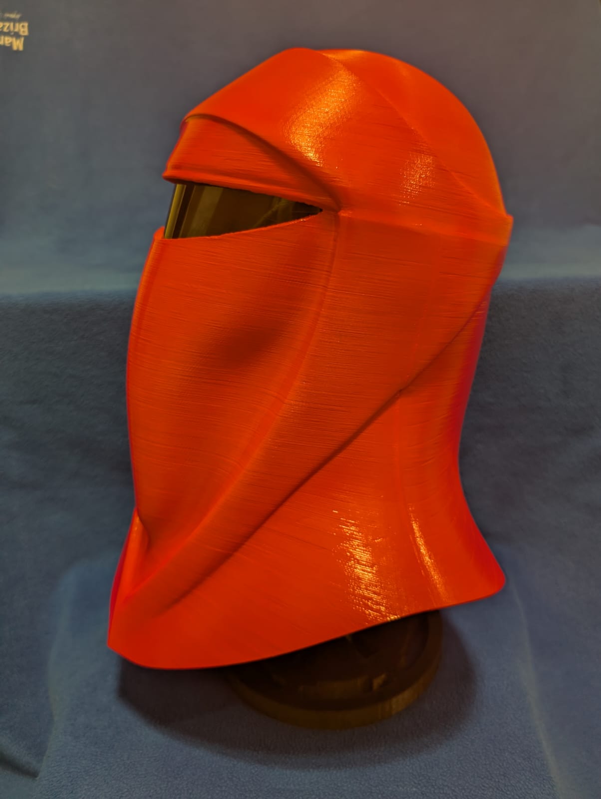 Casco guardia rojo con peana