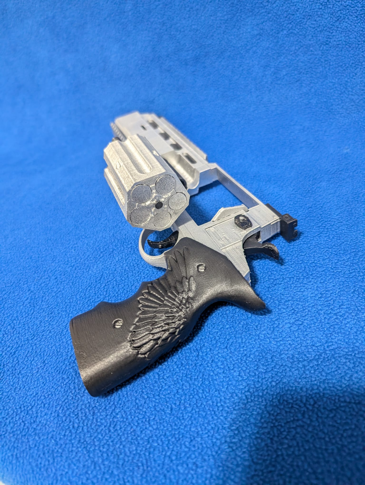 Replica Magnum Requiem – Leon S. Kennedy (Resident Evil 9 Requiem) – Archivo 3D para impresión