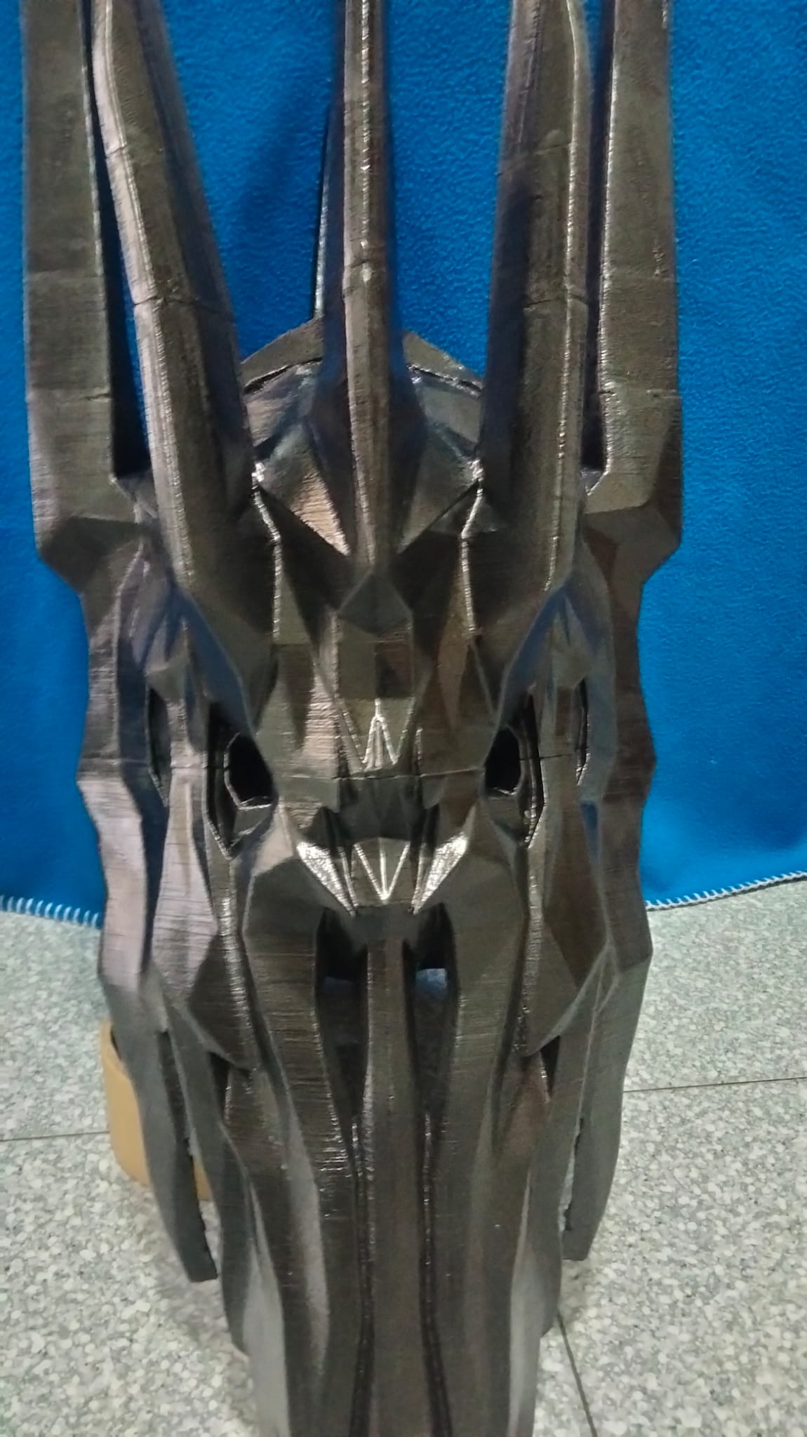 casco sauron el señor de los anillos