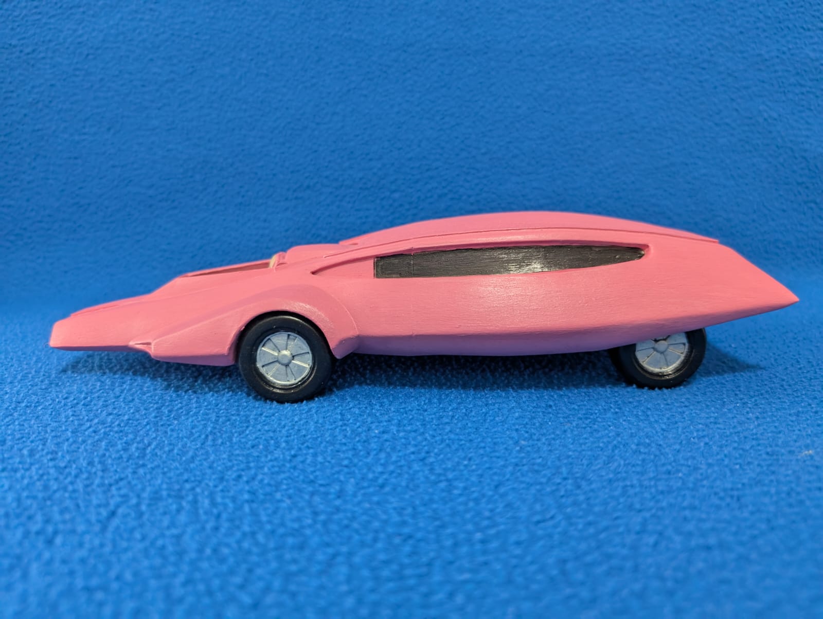 coche pantera rosa con la pantera rosa