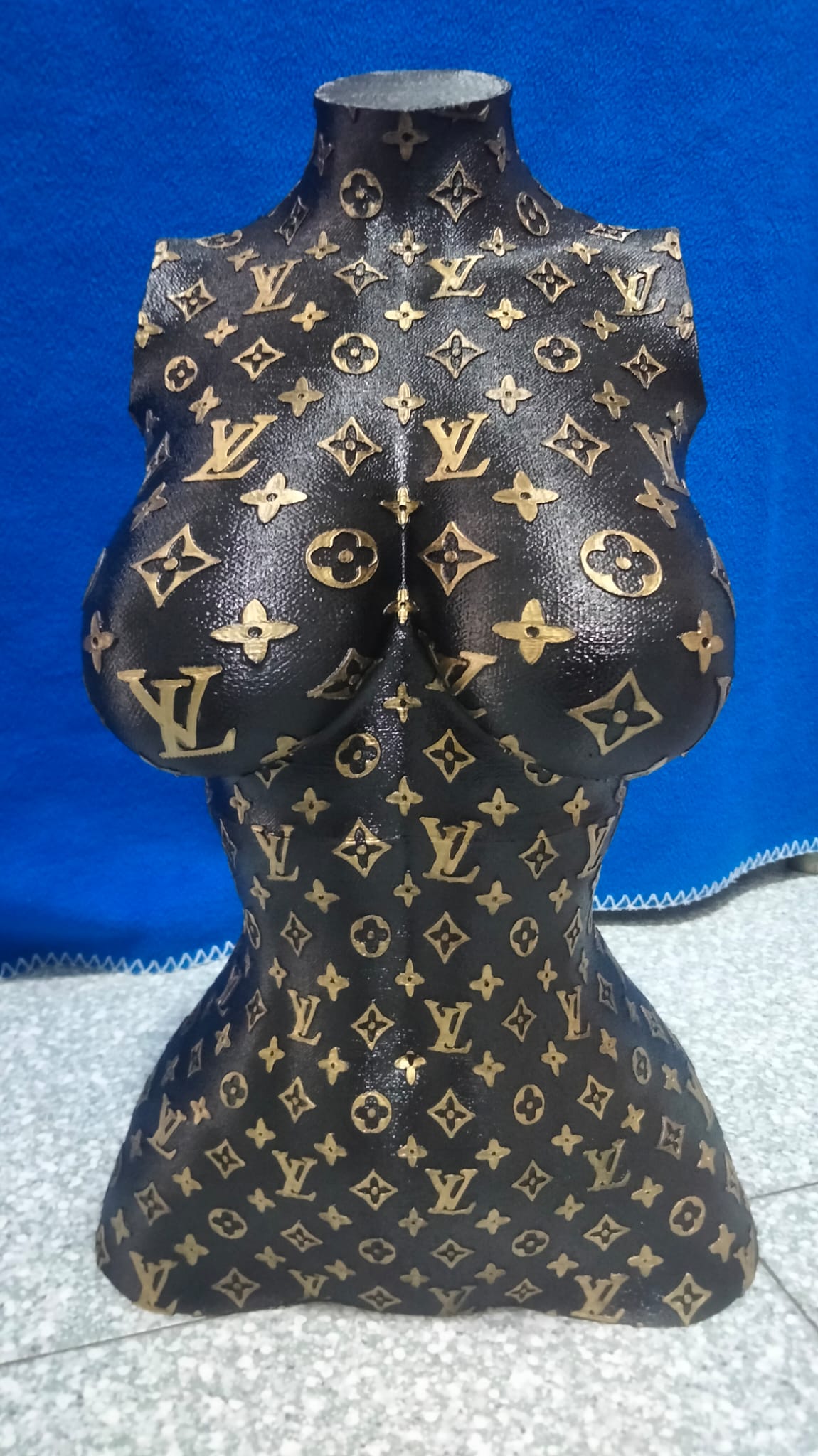 Torso Louis Vuitton lujo