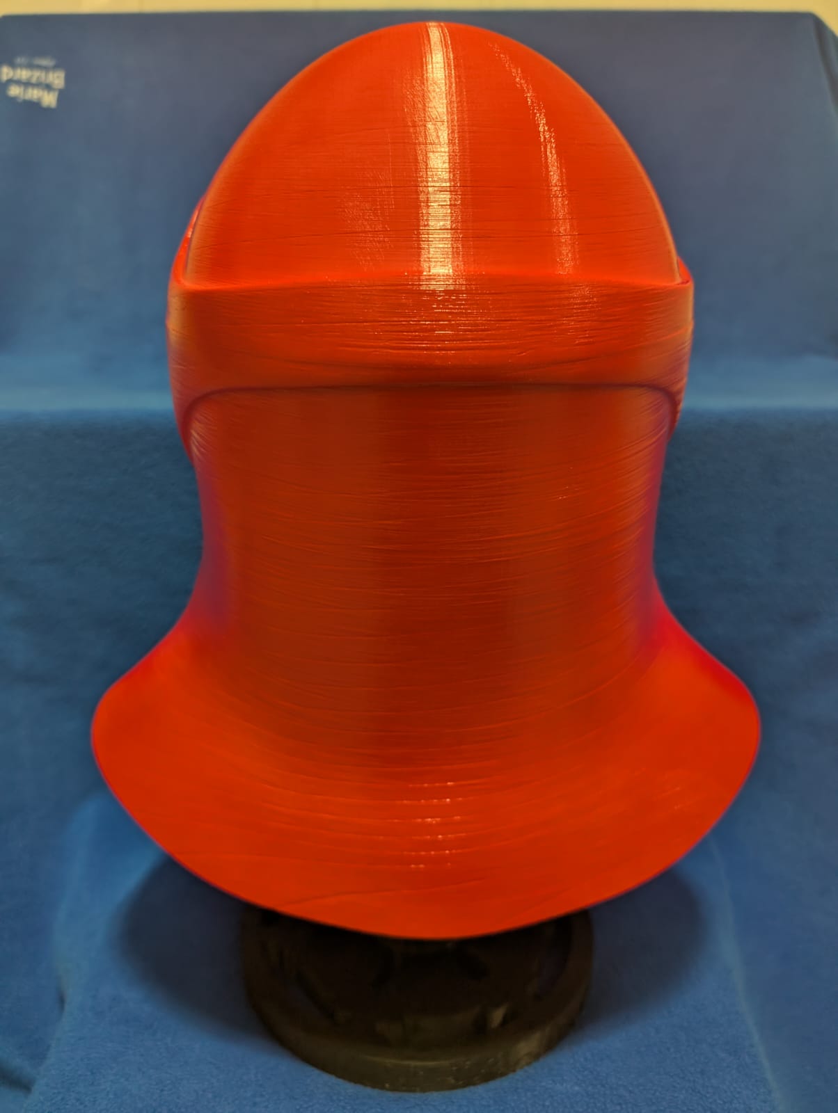 Casco guardia rojo con peana