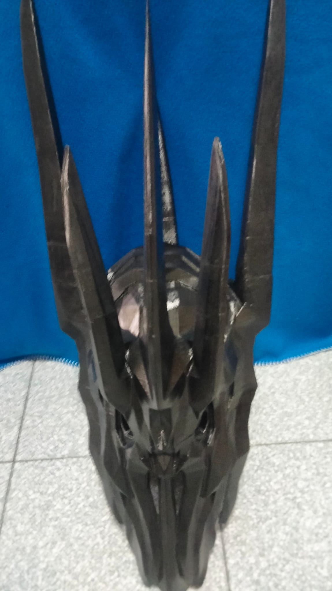 casco sauron el señor de los anillos