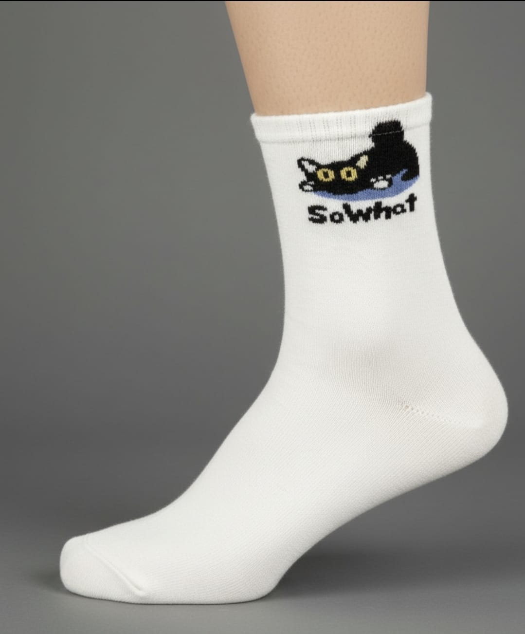 Meia branca com Gato