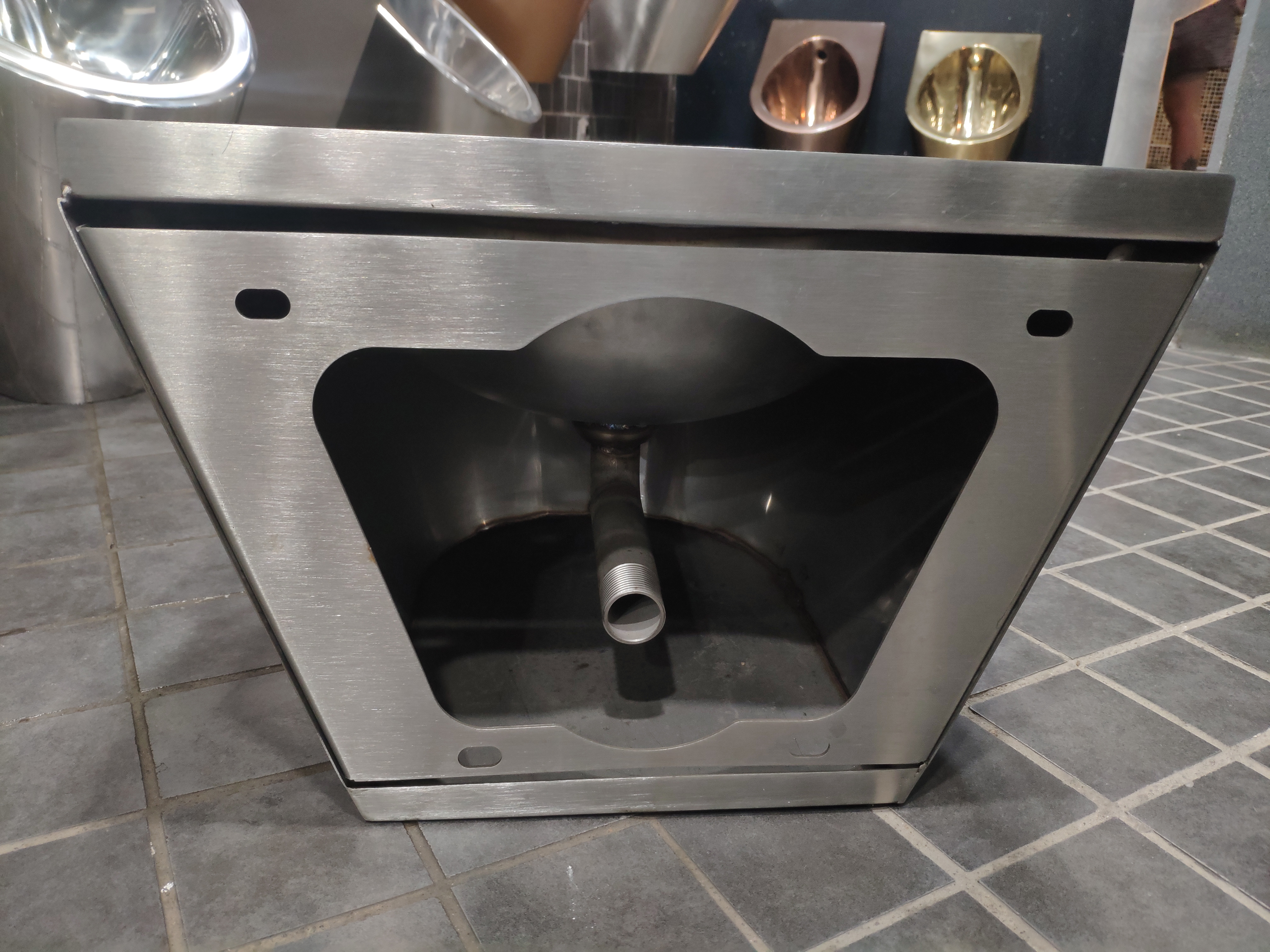 Stainless Steel Wall-Mounted Wash Basin DE-L438