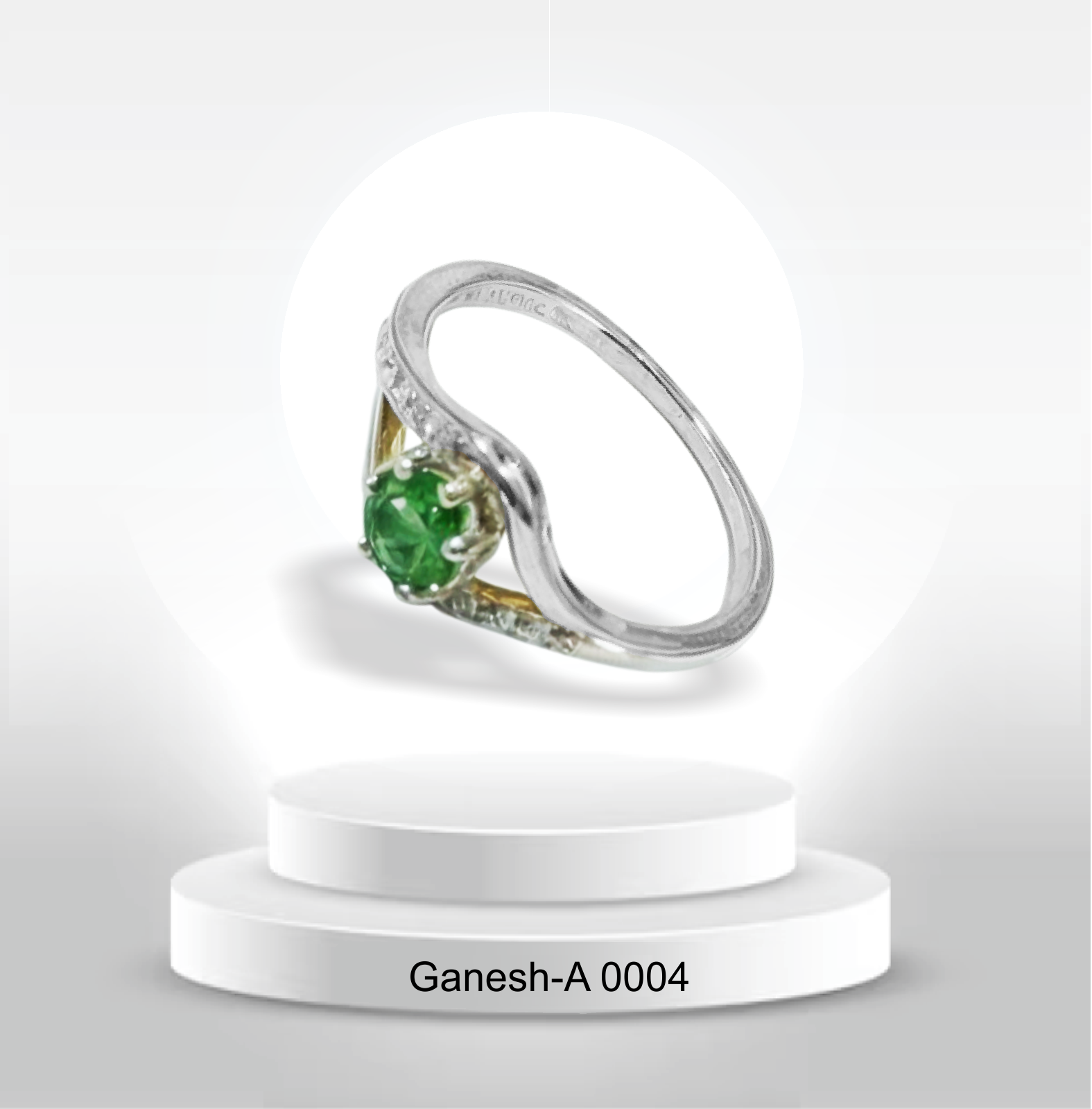 Anillo de plata con esmeralda