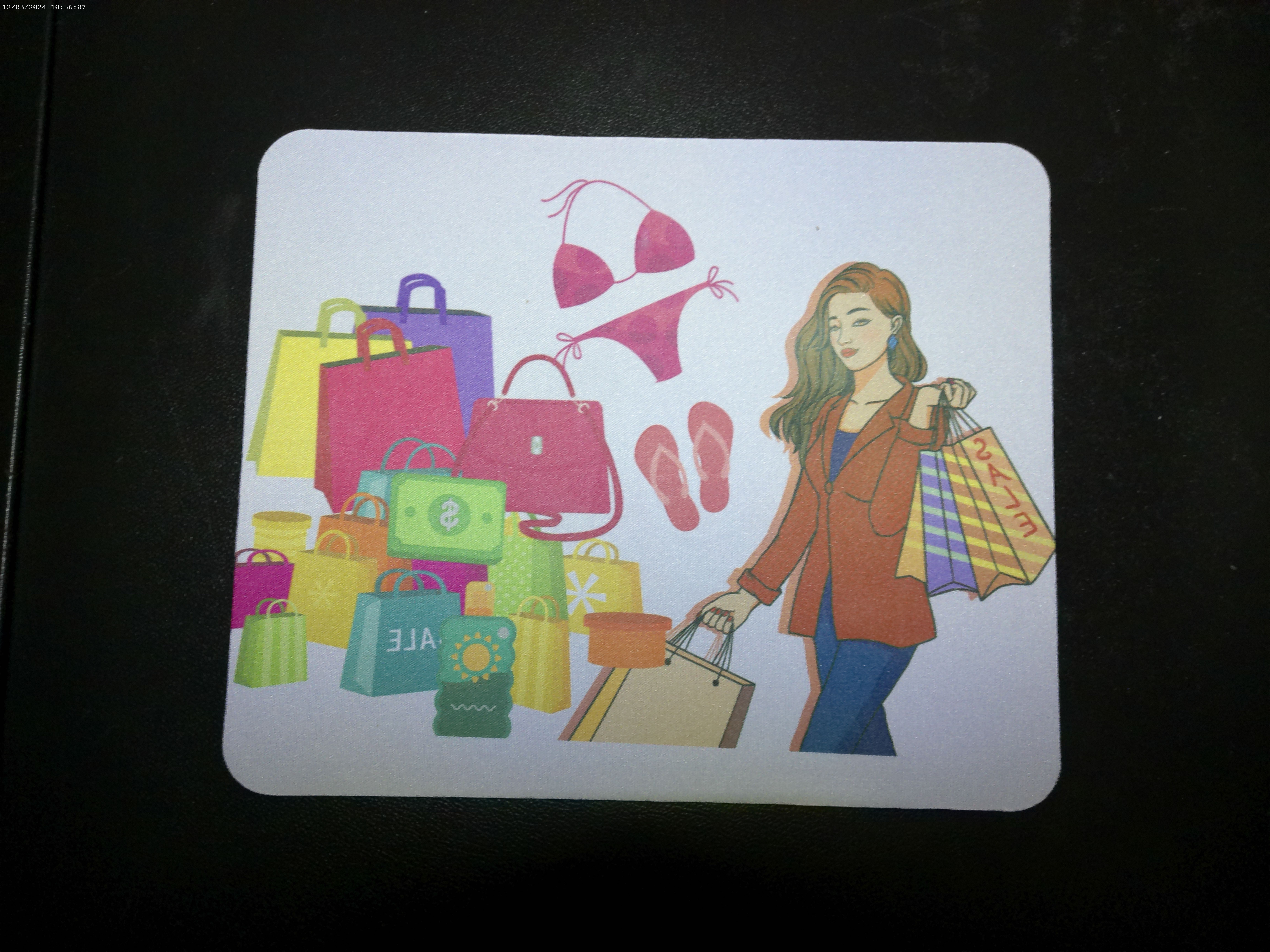 Mousepad with shopping woman