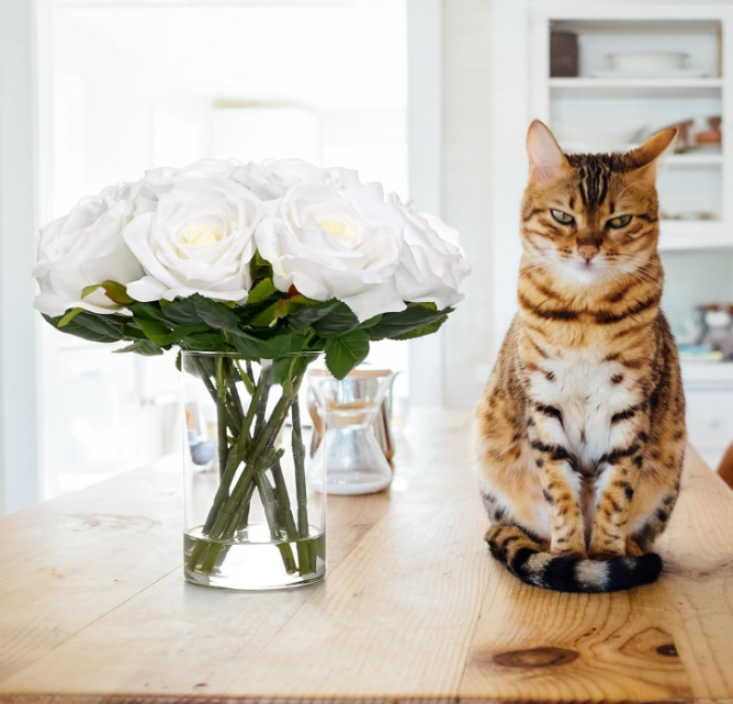 Luxury PU Fake Flowers in Vase with Faux Water, White Real Touch Roses Artificial Flowers with Glass Vase for Office Home Dining Room Centerpiece Table Decorations