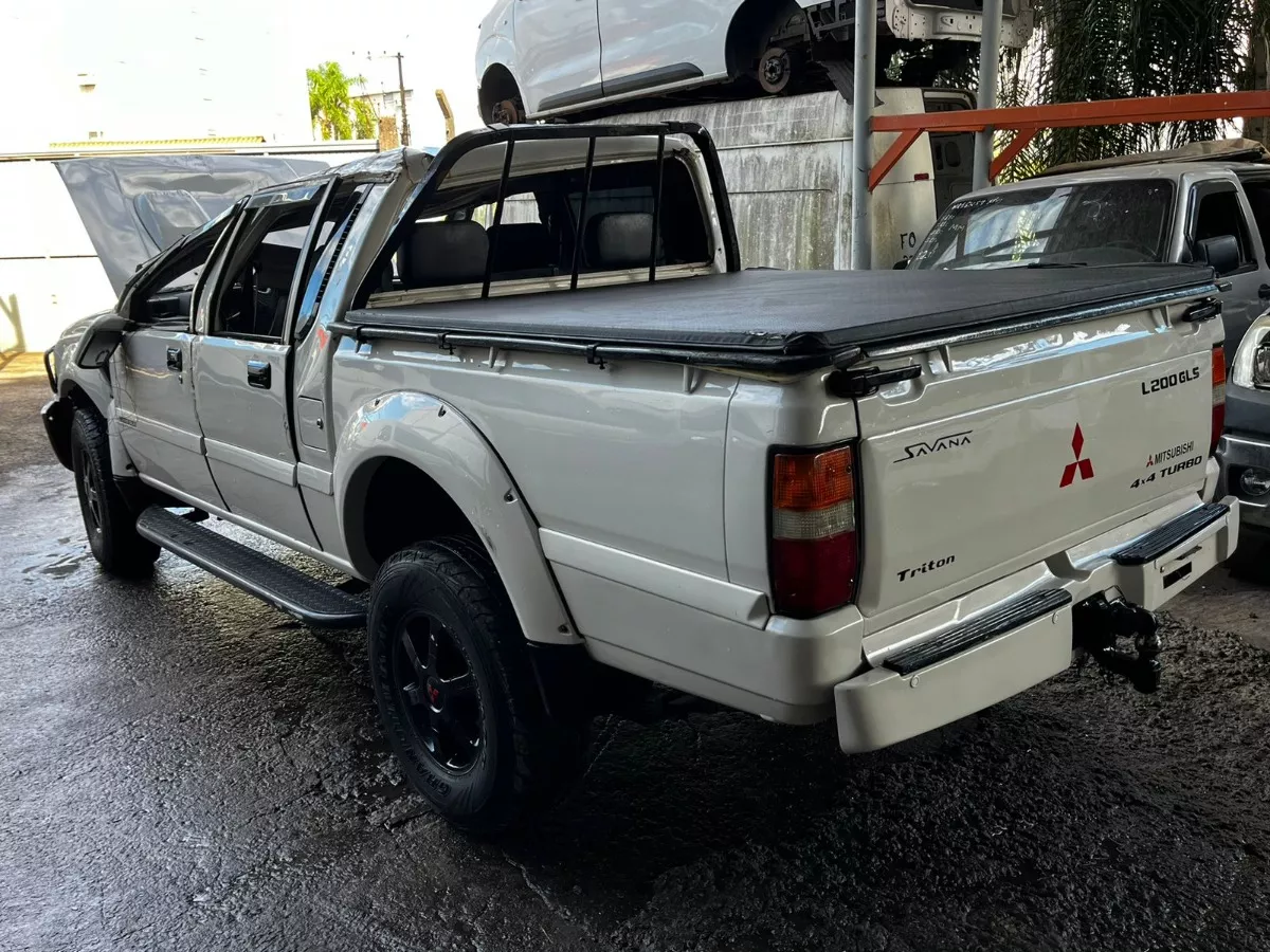 Sucata L200 Quadrada 2005 2.5 Manual 4x4 100cvs 