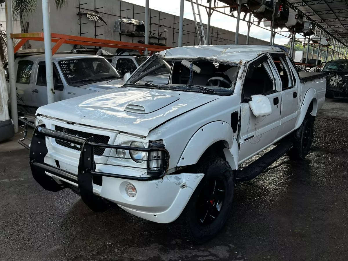 Sucata L200 Quadrada 2005 2.5 Manual 4x4 100cvs 