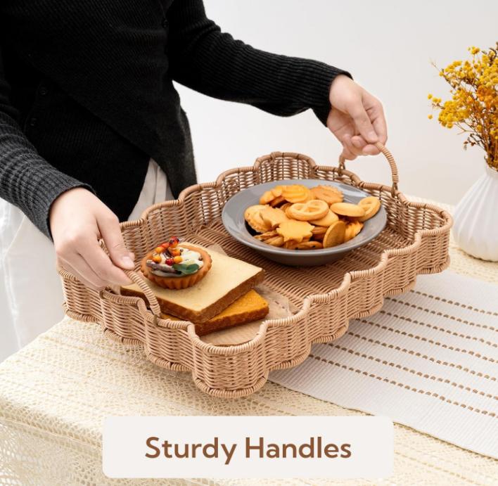 Scalloped Edge Rectangle Wicker Serving Tray, Coffee Table Tray, Serving Trays with Handles, Decorative Tray for Entryway, Coffee Table, Woven Tray for Serving, 15 ¾"×11 ½"×2 ¼"