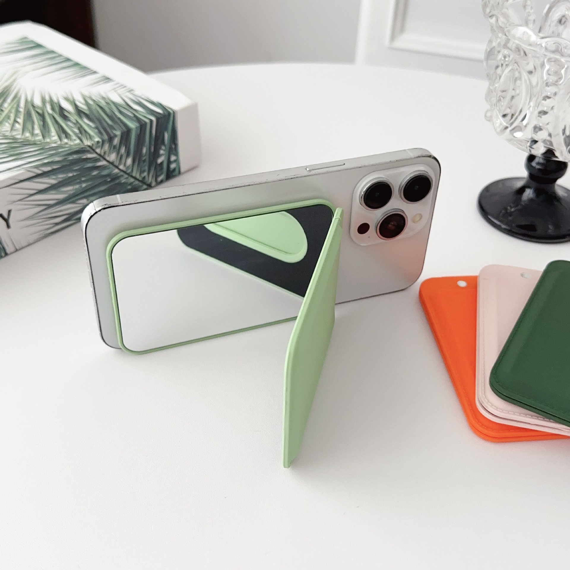 magnetic cardholder with built-in mirror and stand