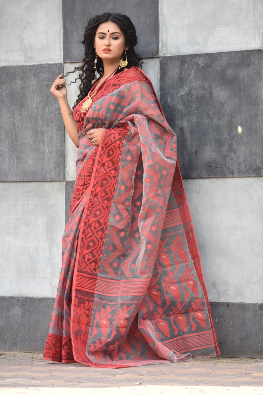 Dhakai Jamdani saree