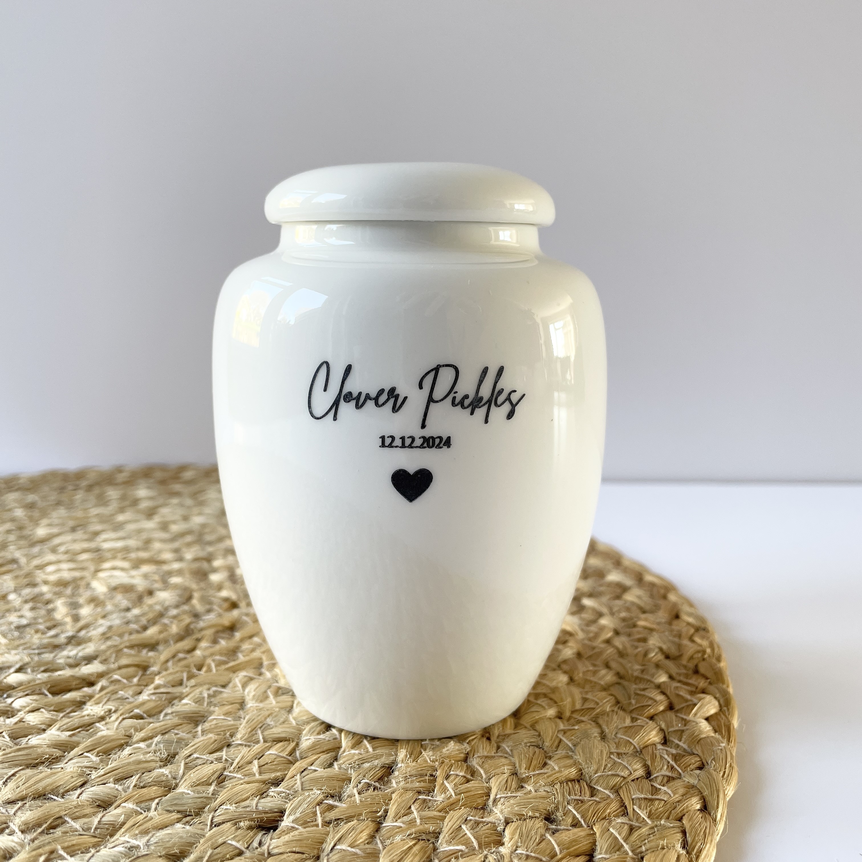 Small Talhas Infant Urn - A Peaceful Tribute in White Ceramic