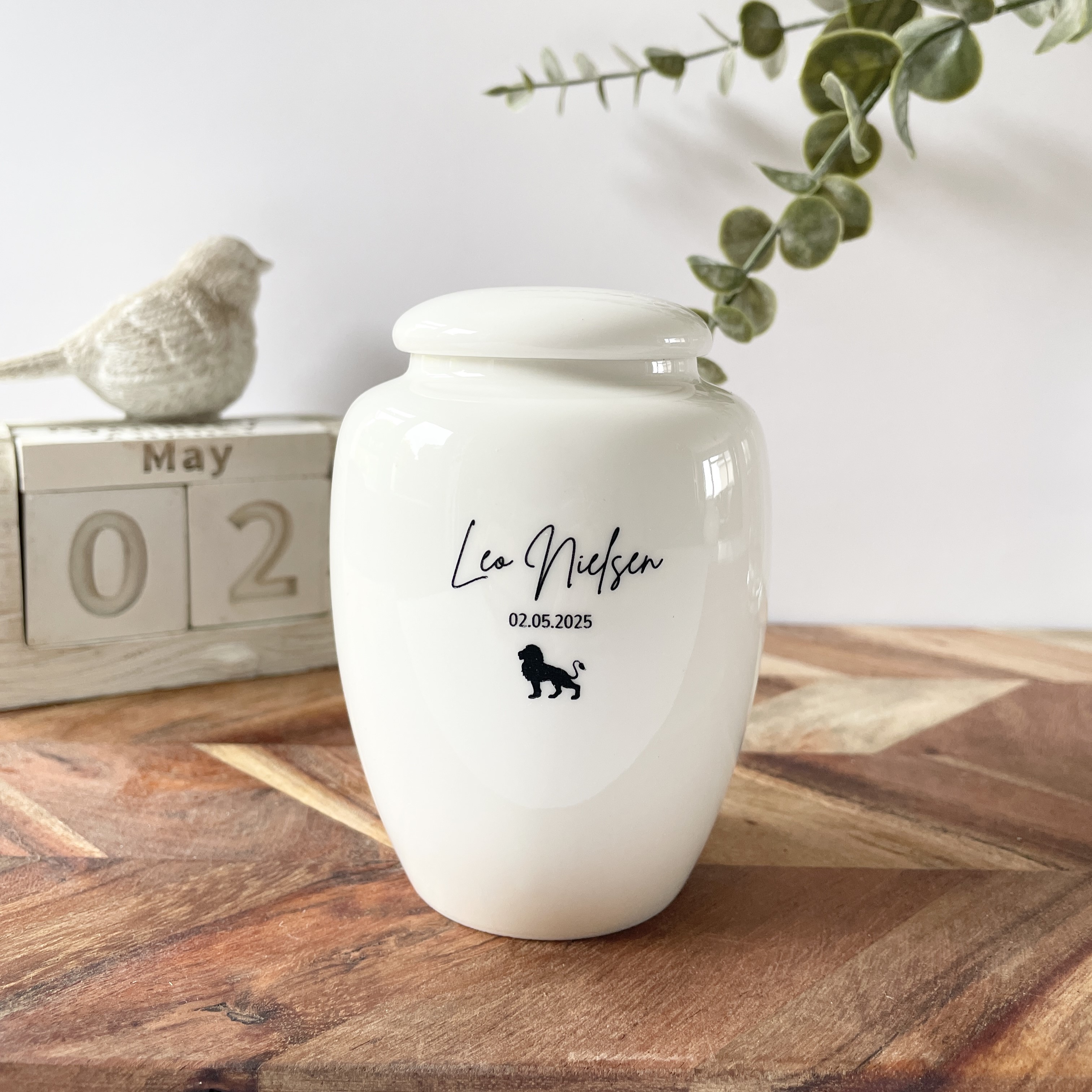 Small Talhas Infant Urn - A Peaceful Tribute in White Ceramic