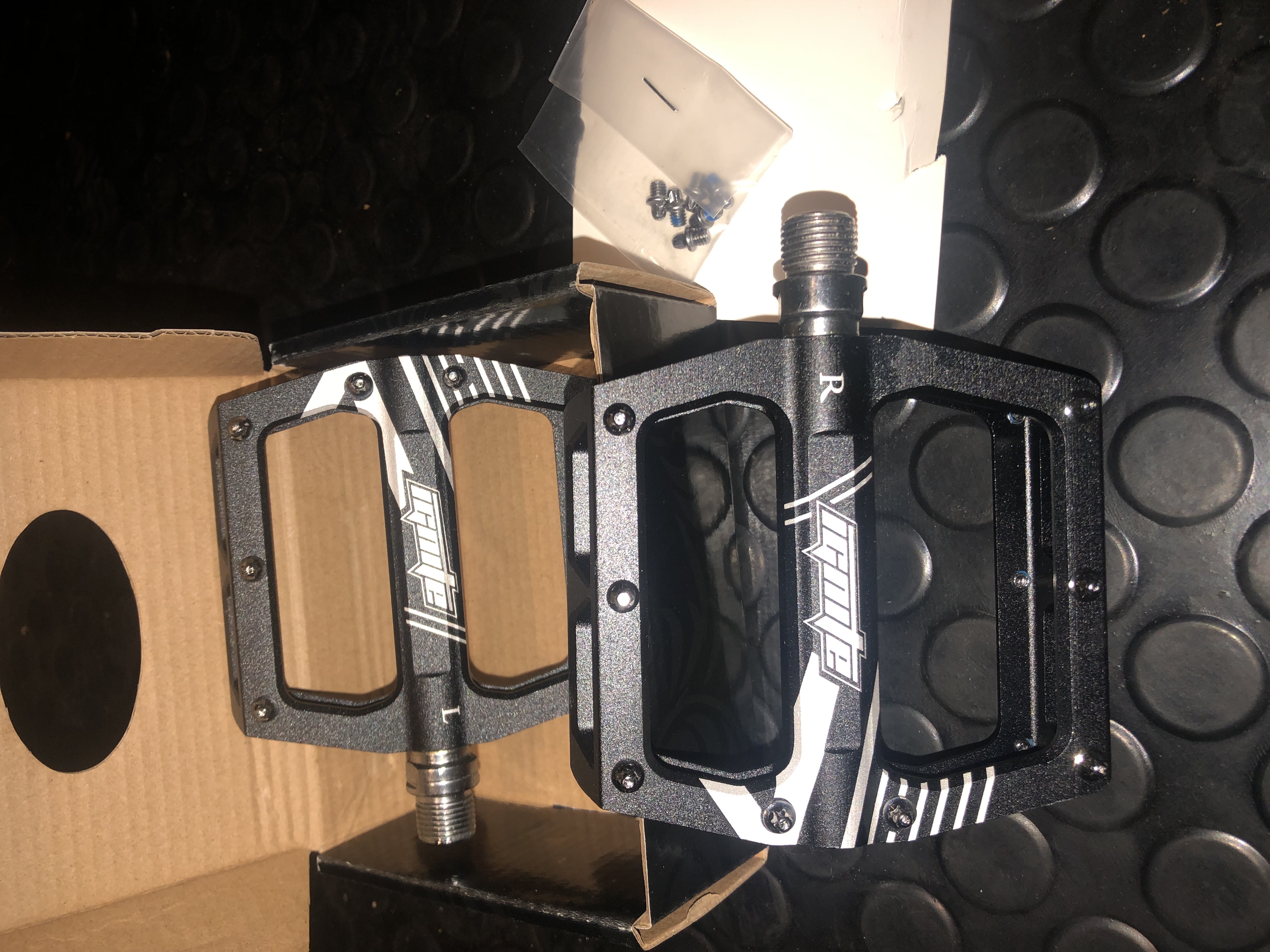 Pedales aluminio ignite 