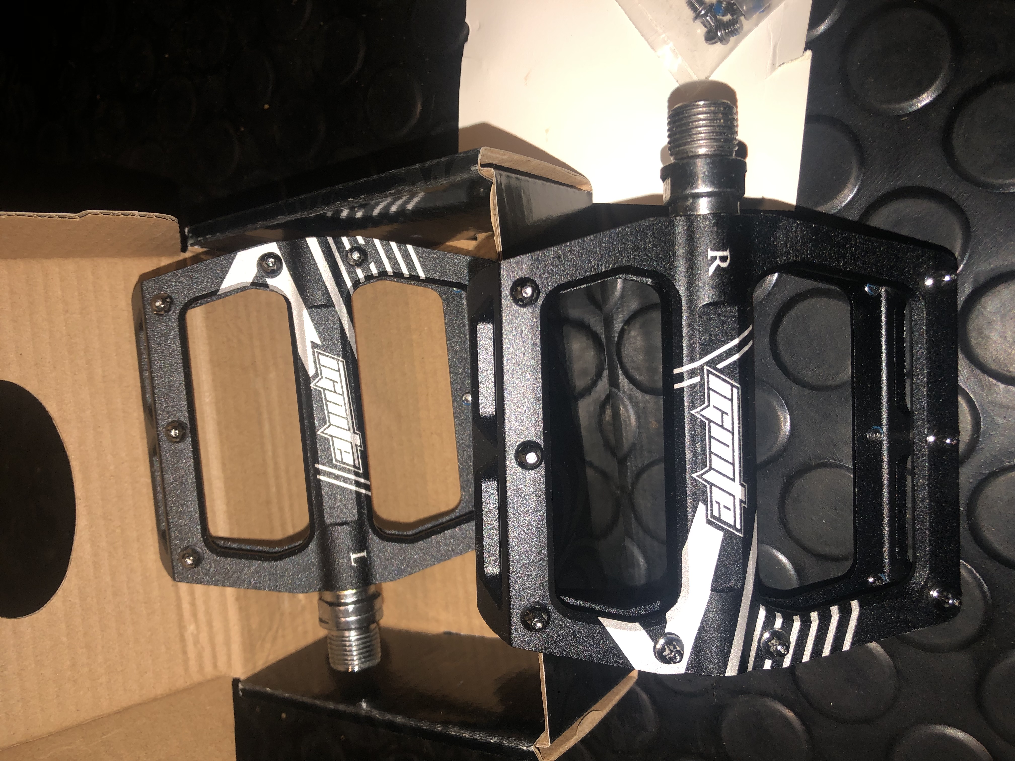 Pedales aluminio ignite 