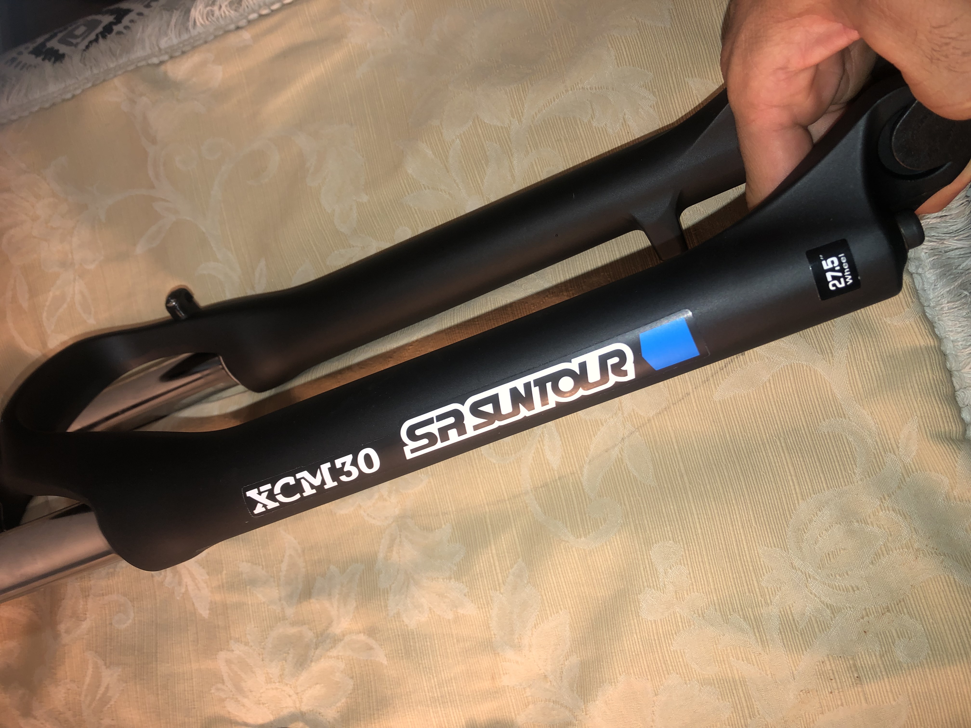 Suntour xcm 30 con bloqueo remoto al manillar 