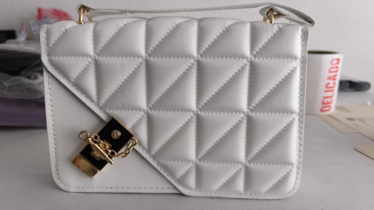 Bolso tapa diagonal