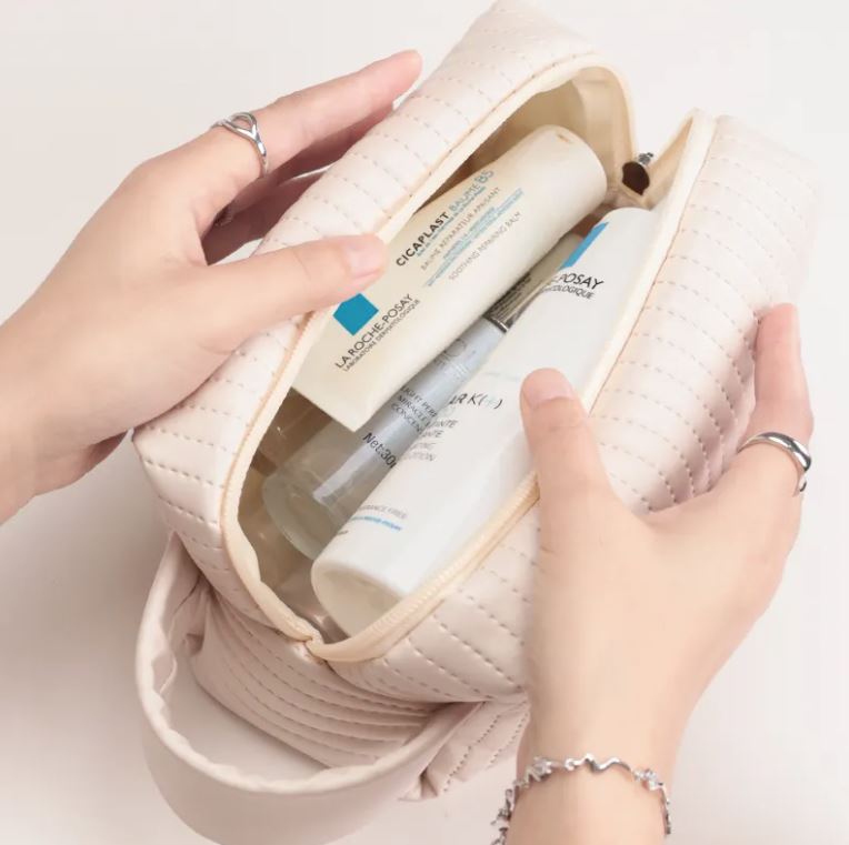 Cosmetiquera con manija