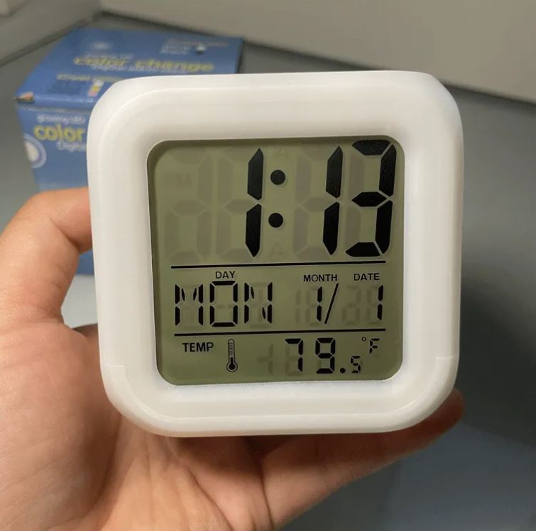 Reloj despertador con luz