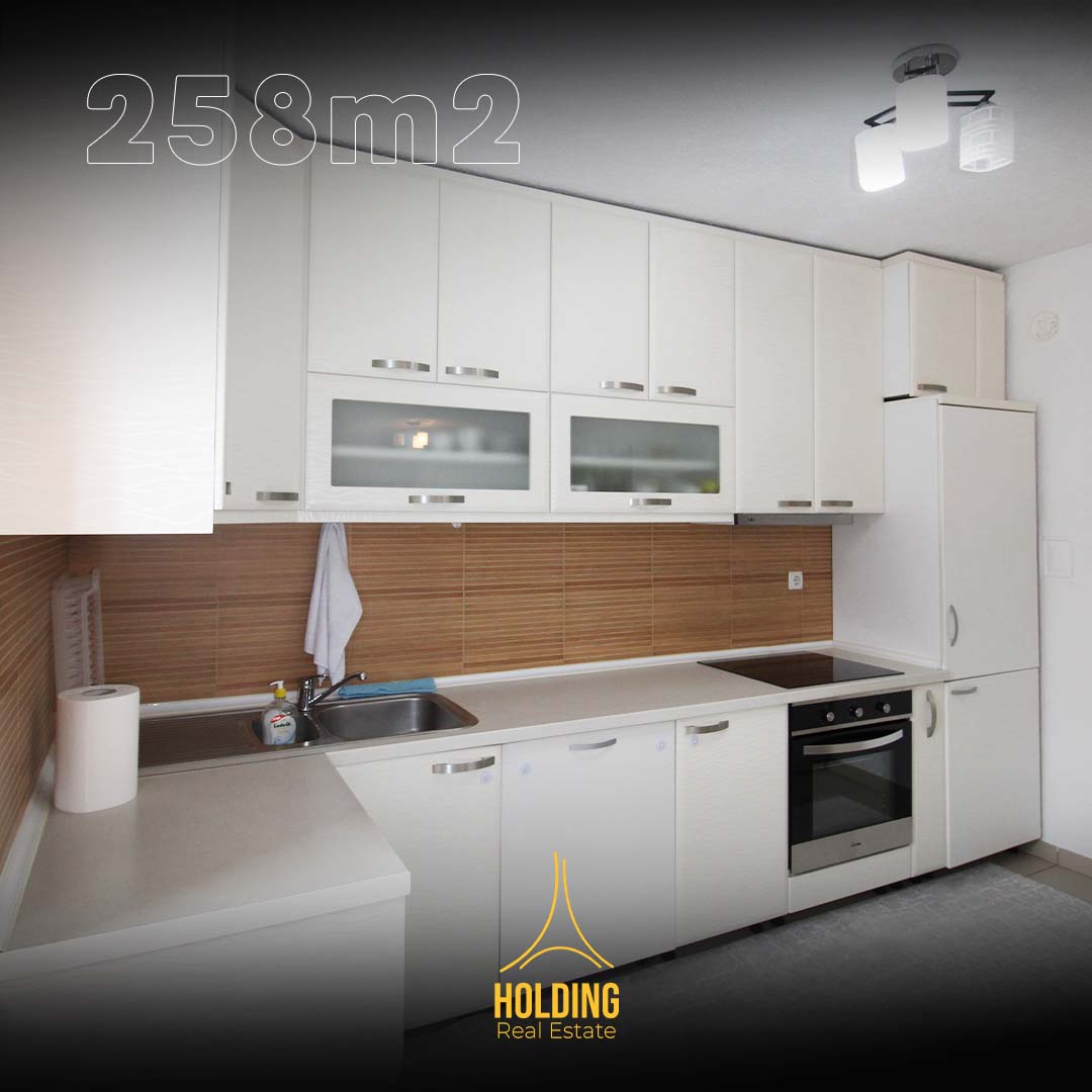 Shitet Shtëpia në lagjën Emshir