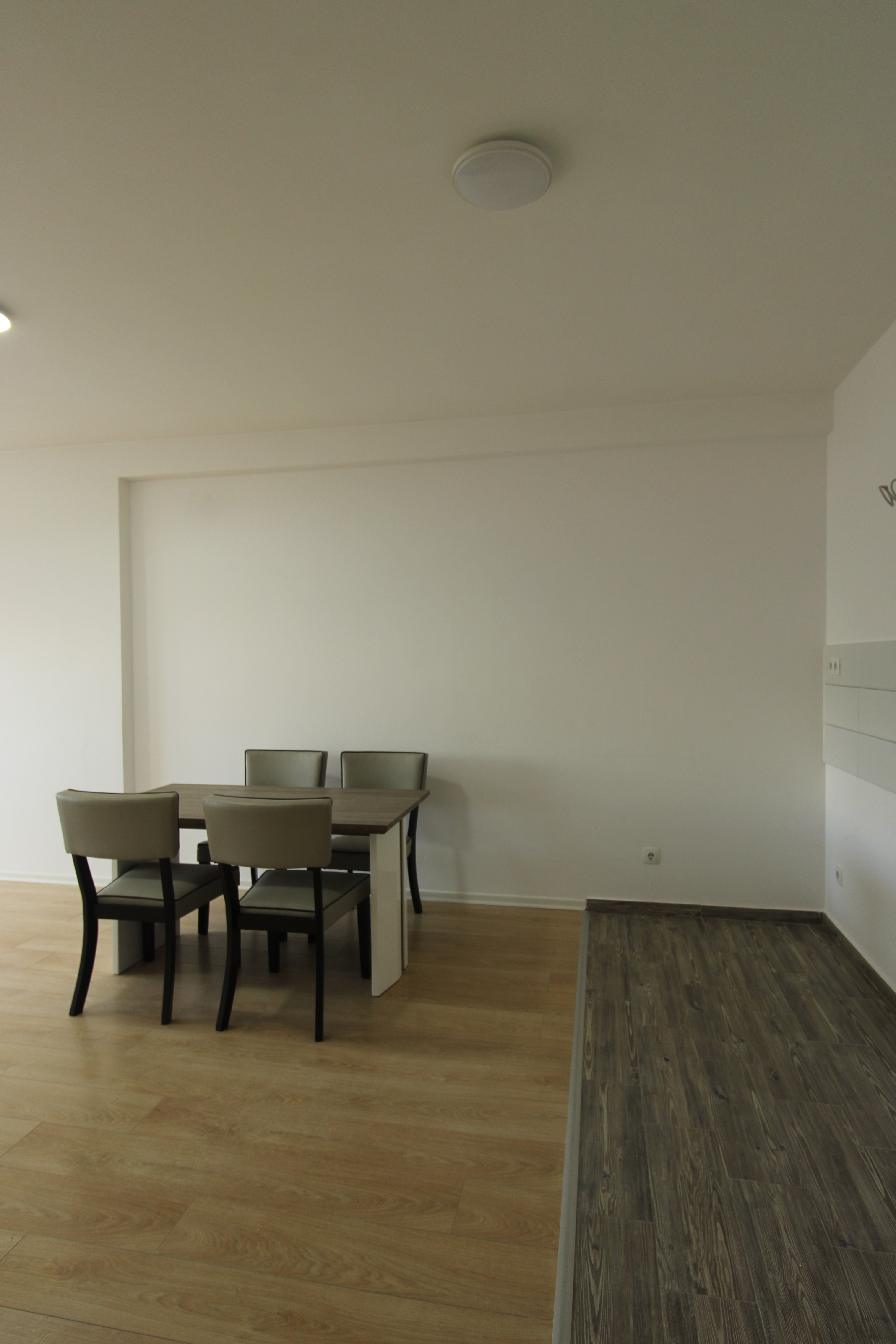 ⭕Lëshojmë banesën me qira në lagjën e Spitalit